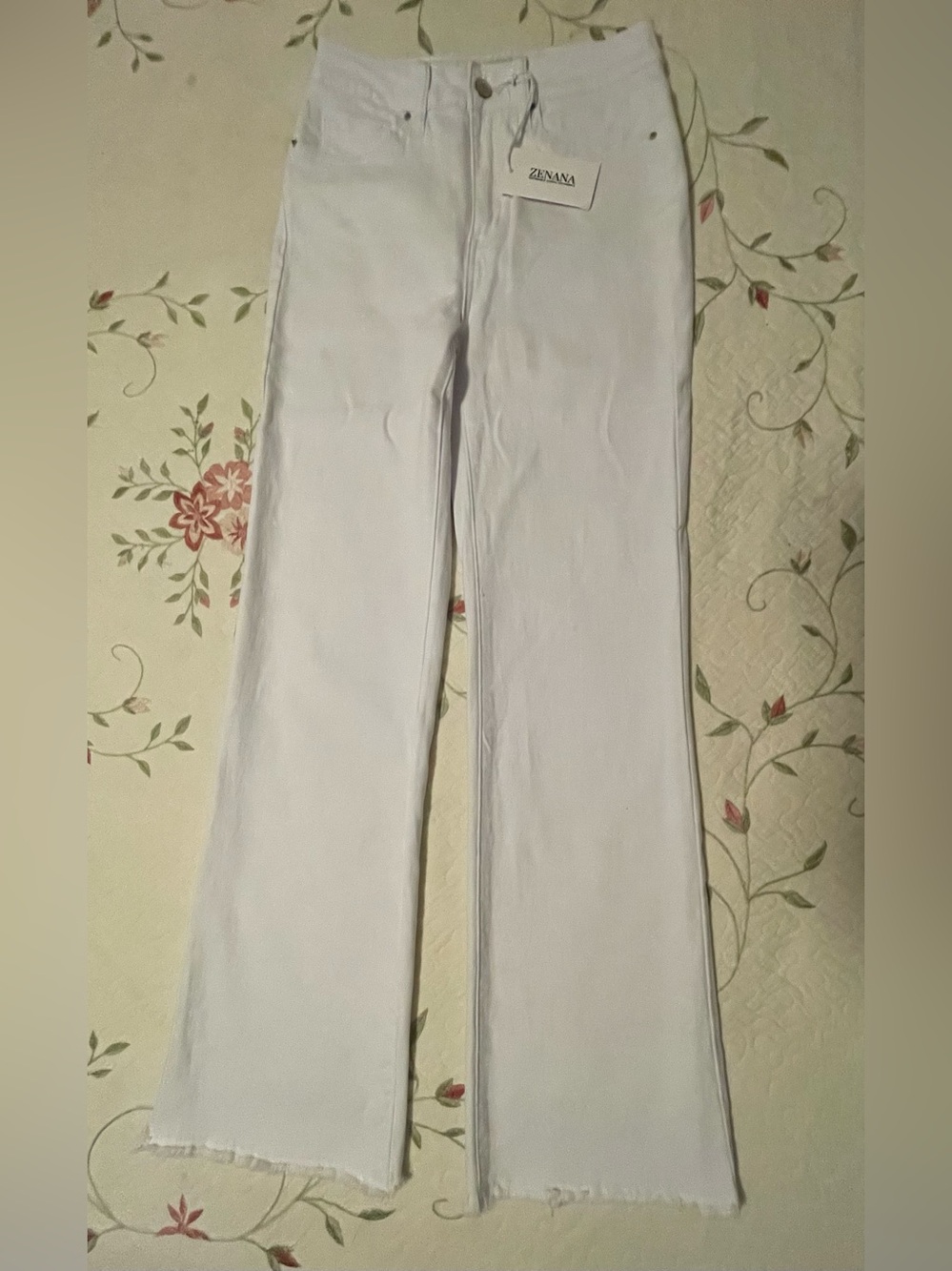 Zenana NWT White Flare Acid Washed Frayed Cutoff Hem NWT
